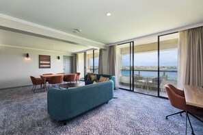 Hypo-allergenic bedding, in-room safe, laptop workspace, blackout drapes - Crowne Plaza Perth by IHG (East Perth)