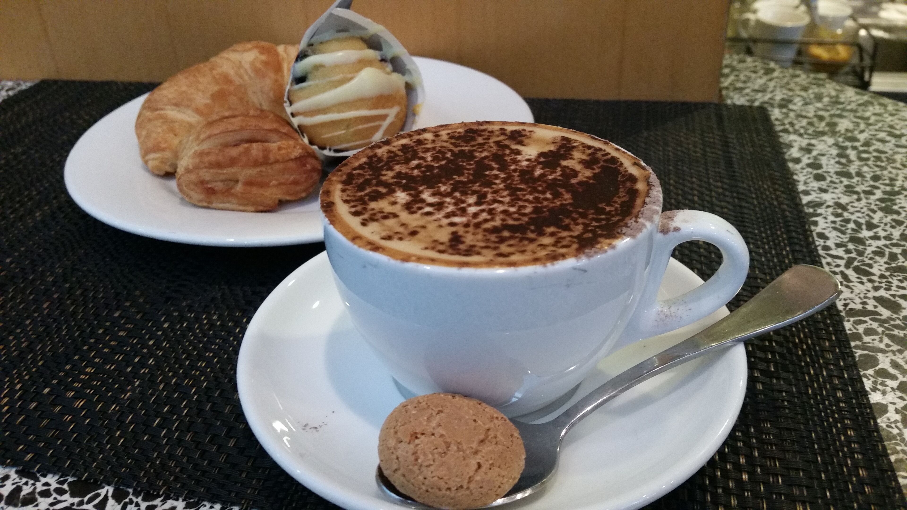 Petit déjeuner buffet servi tous les jours en supplément