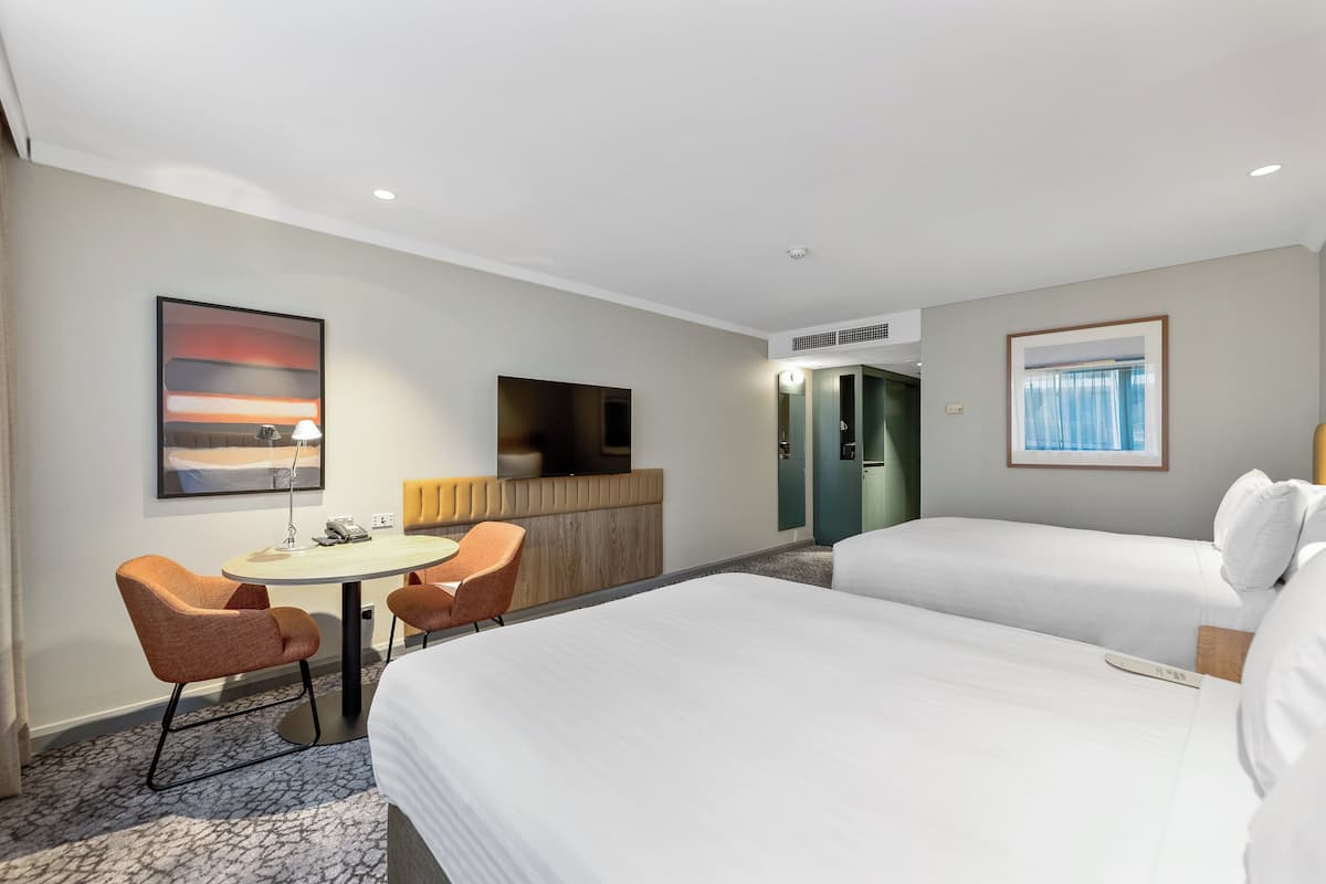 Hypo-allergenic bedding, in-room safe, laptop workspace