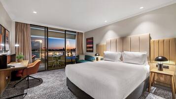 Hypo-allergenic bedding, in-room safe, laptop workspace