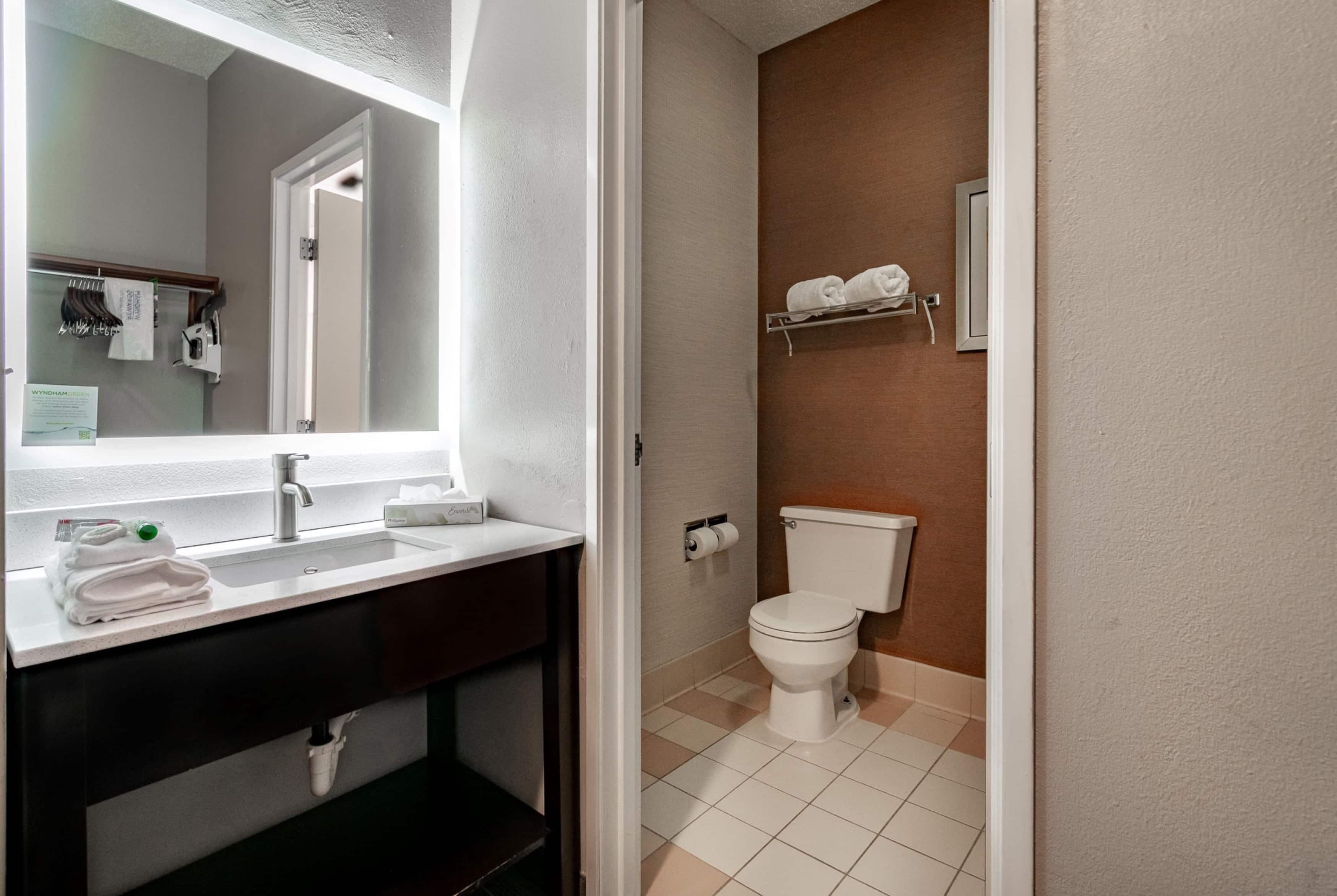 combined shower/bathtub, eco-friendly toiletries, hair dryer, towels