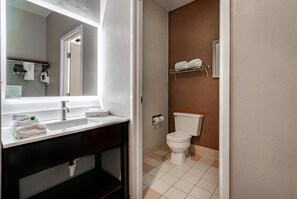 Combined shower/bathtub, eco-friendly toiletries, hair dryer, towels