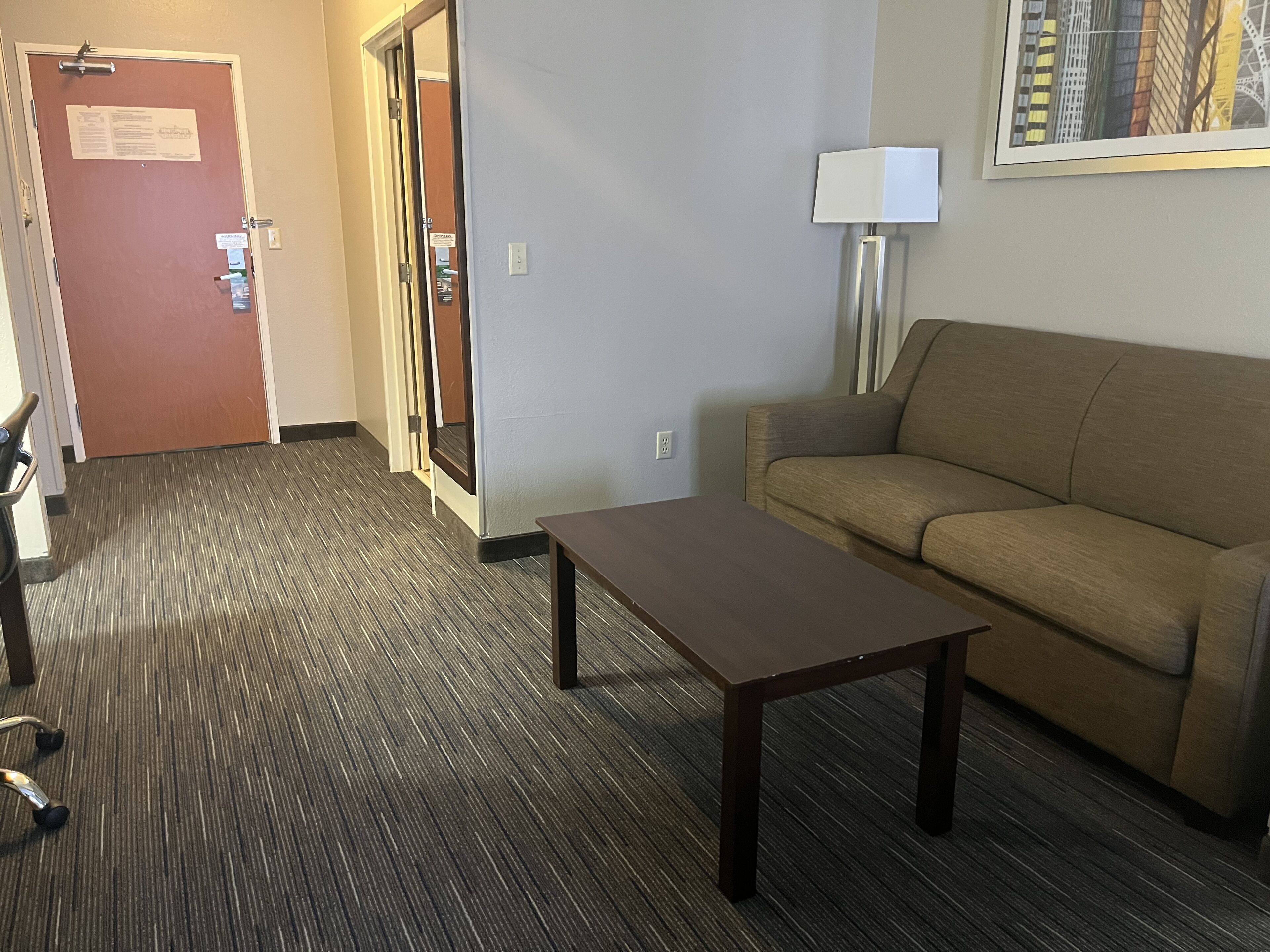 deluxe room, 1 king bed, non smoking | living area | tv