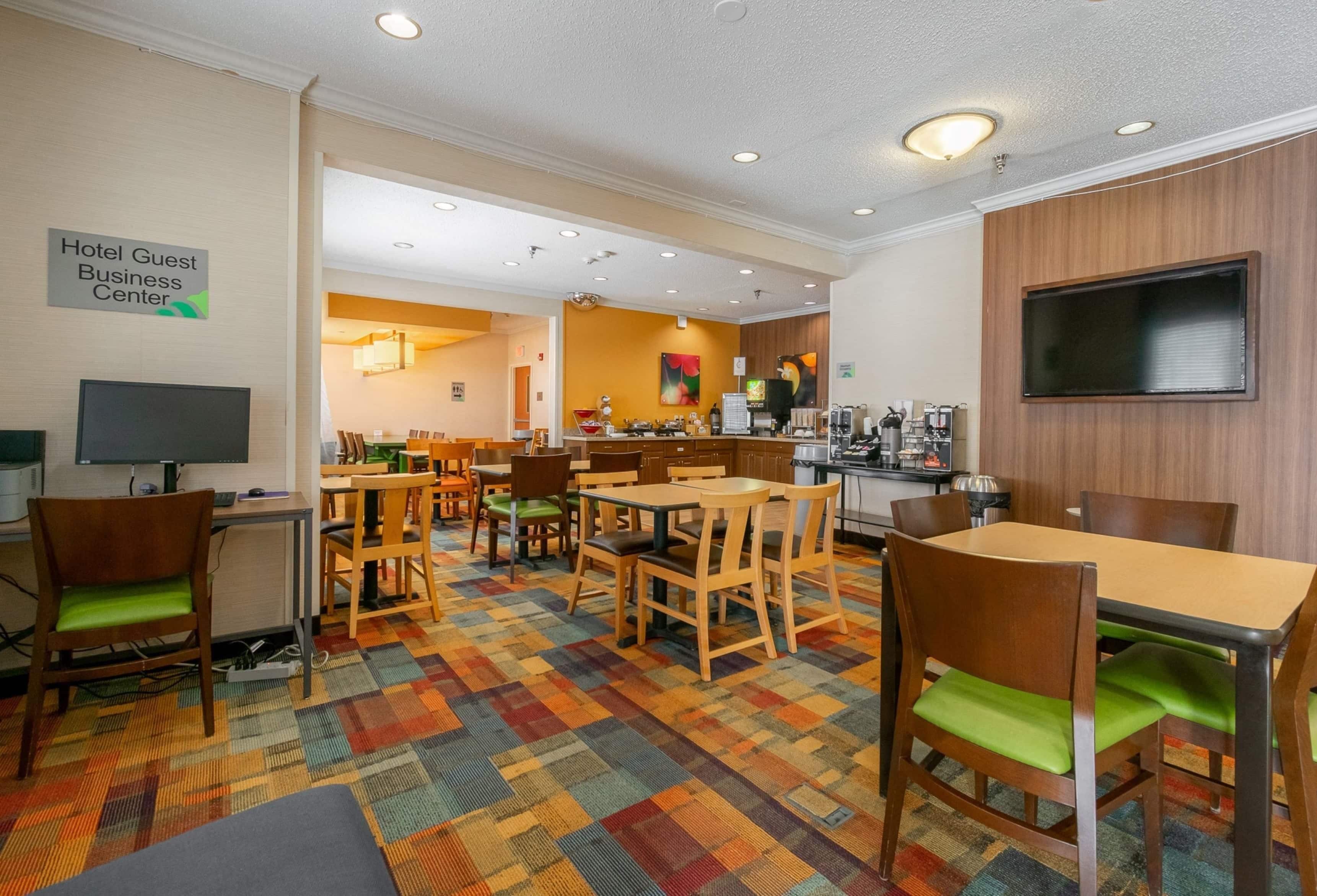 free daily continental breakfast