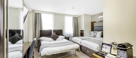 Executive Room, 1 King Bed with Sofa bed | In-room safe, individually decorated, individually furnished, desk
