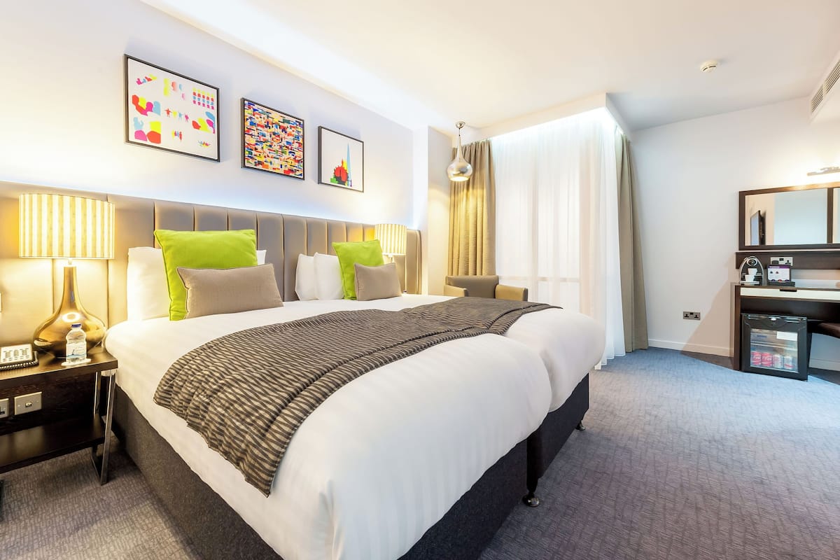 Executive Twin Room, 2 Twin Beds | In-room safe, individually decorated, individually furnished, desk