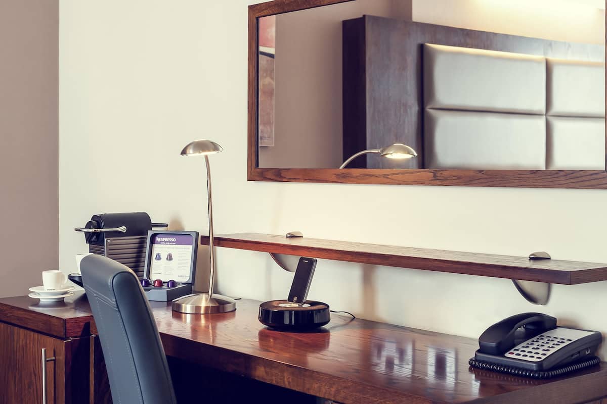 Caja de seguridad en la habitación y decoración personalizada