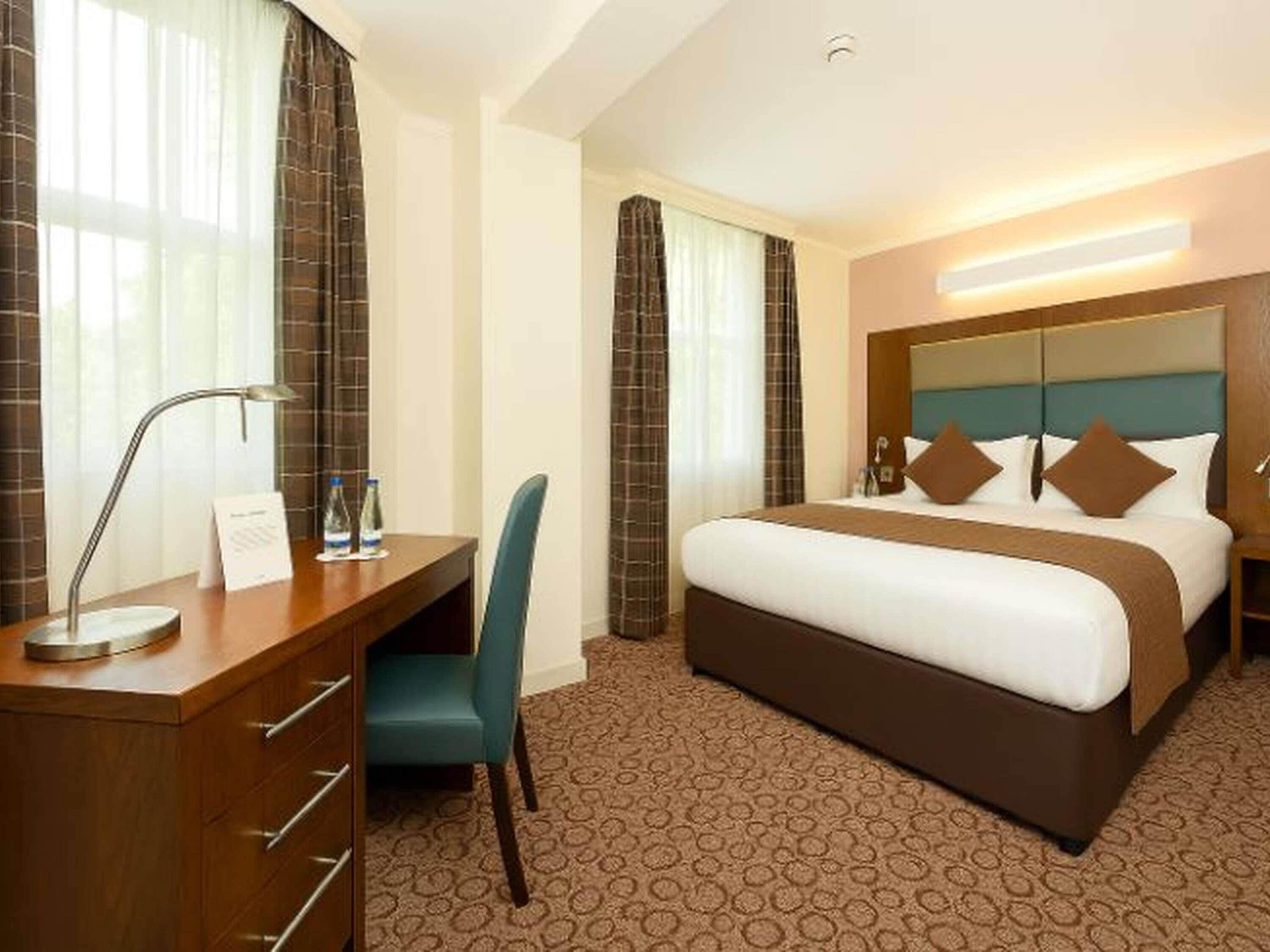 Standard Room, 1 Double Bed | In-room safe, individually decorated, individually furnished, desk