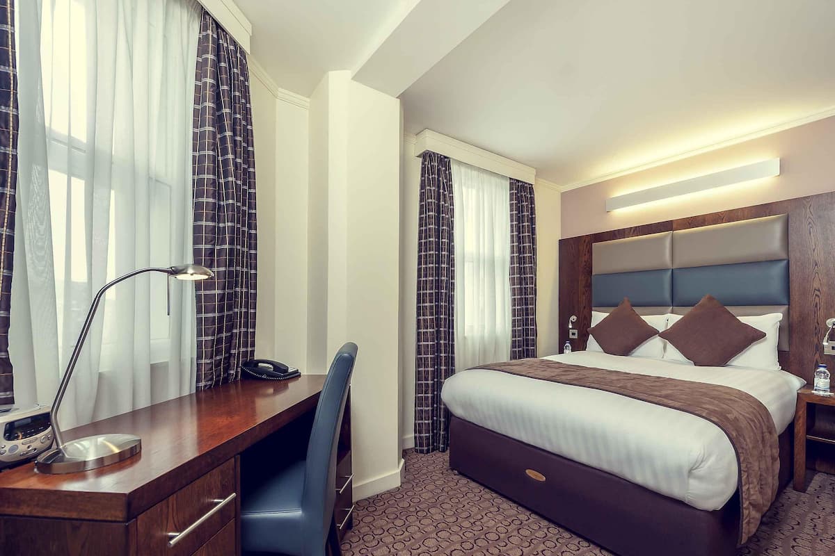 Standard Room, 1 Double Bed | In-room safe, individually decorated, individually furnished, desk