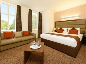 Quarto executivo, 1 cama King e sofá-cama | Cofres nos quartos, individualmente decorados