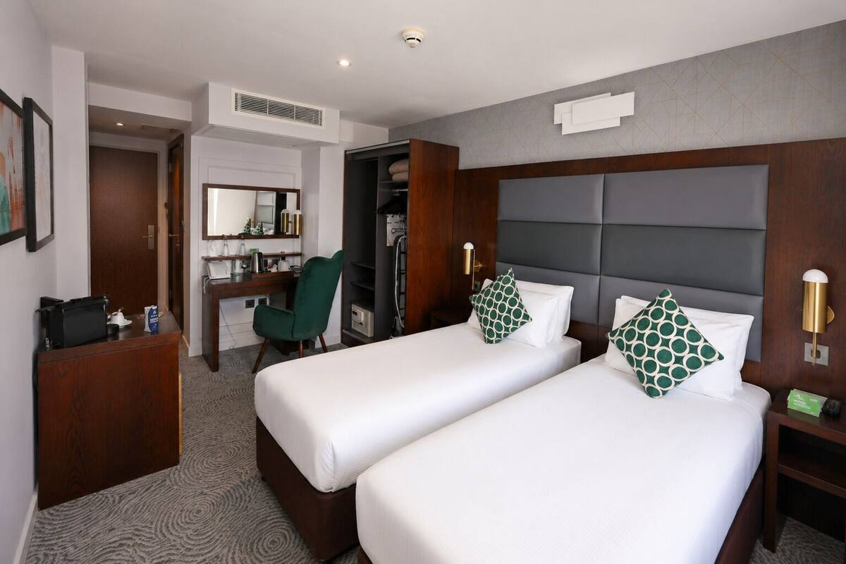 Executive Twin Room, 2 Twin Beds | In-room safe, desk, laptop workspace, blackout drapes