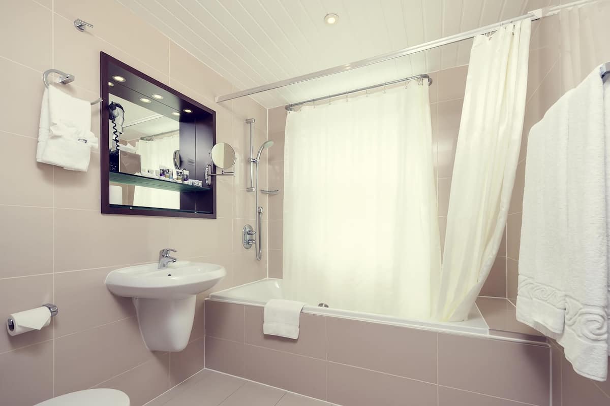 Caja de seguridad en la habitación y decoración personalizada