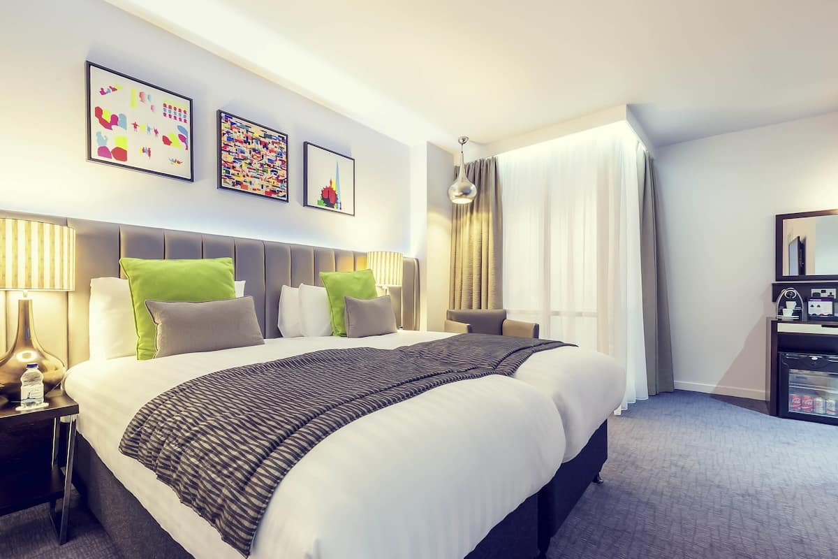 Executive Twin Room, 2 Twin Beds | In-room safe, individually decorated, individually furnished, desk