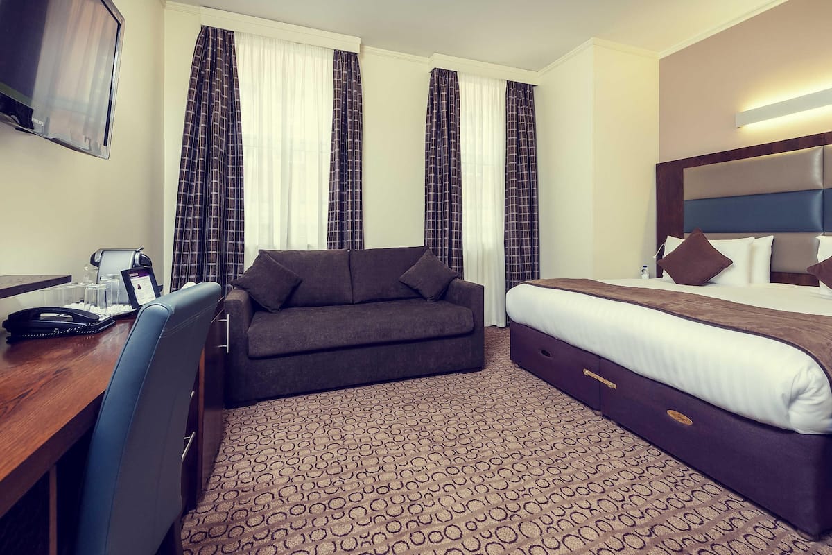 Habitación ejecutiva, 1 cama King size y sofá cama | Caja de seguridad en la habitación y decoración personalizada