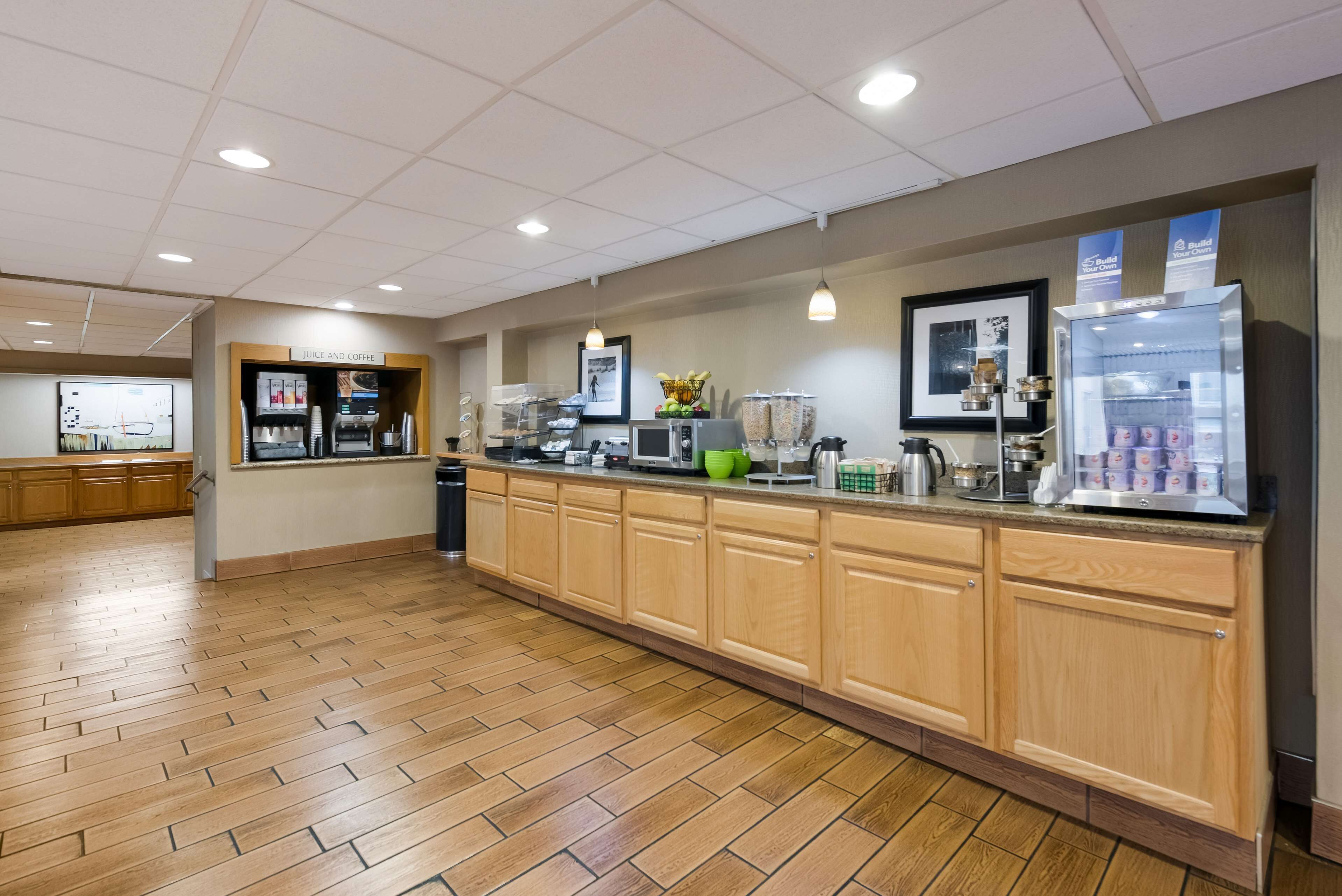 free daily continental breakfast