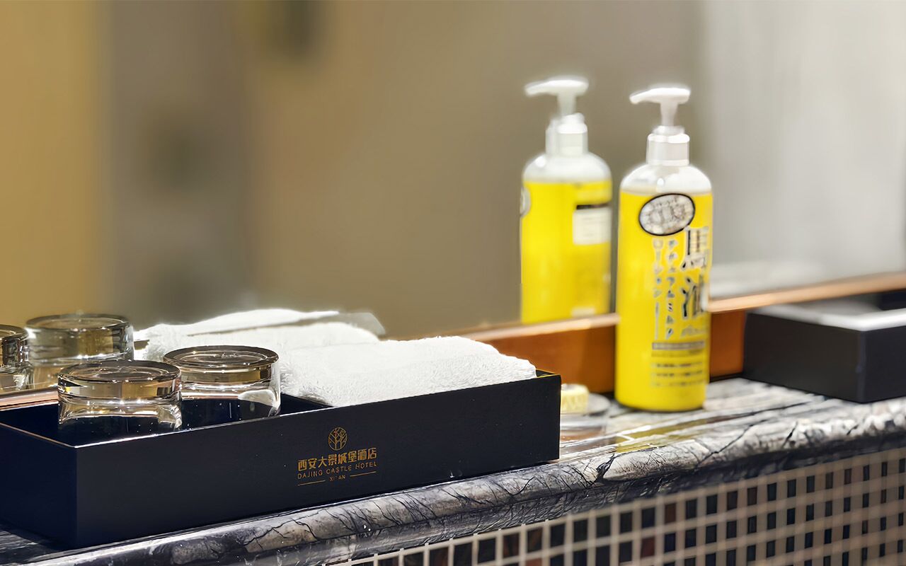 combined shower/bathtub, deep-soaking bathtub, eco-friendly toiletries