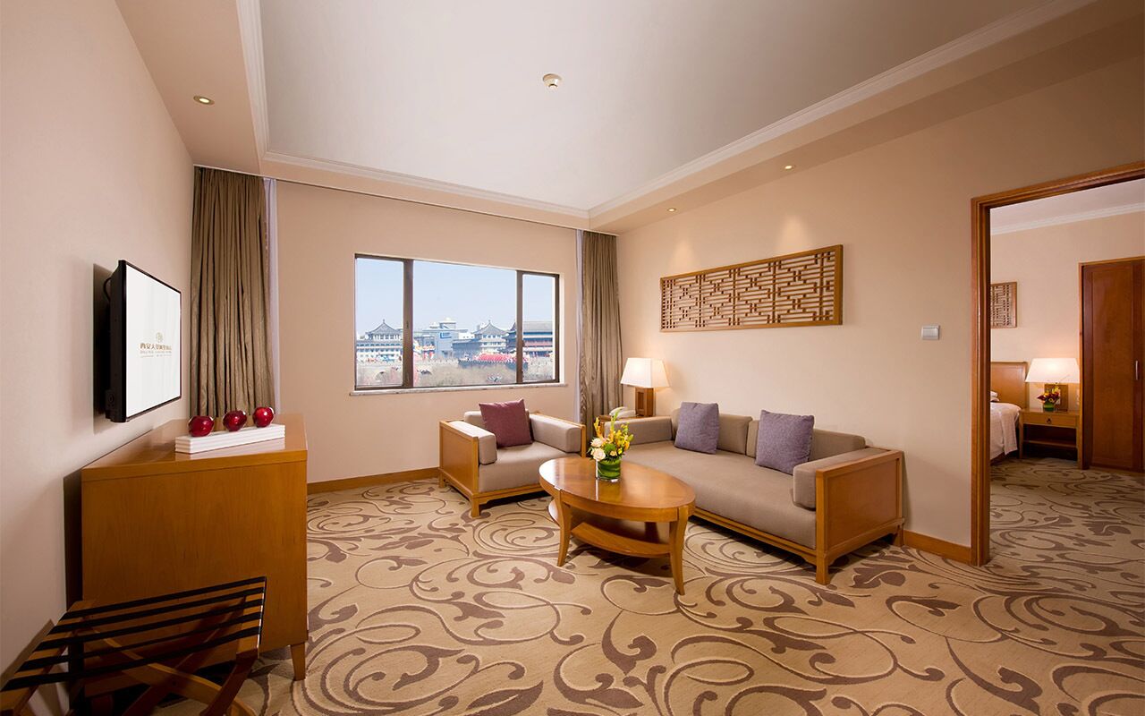 deluxe suite | premium bedding, minibar, in-room safe, desk