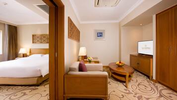 Superior Suite | Premium bedding, minibar, in-room safe, desk