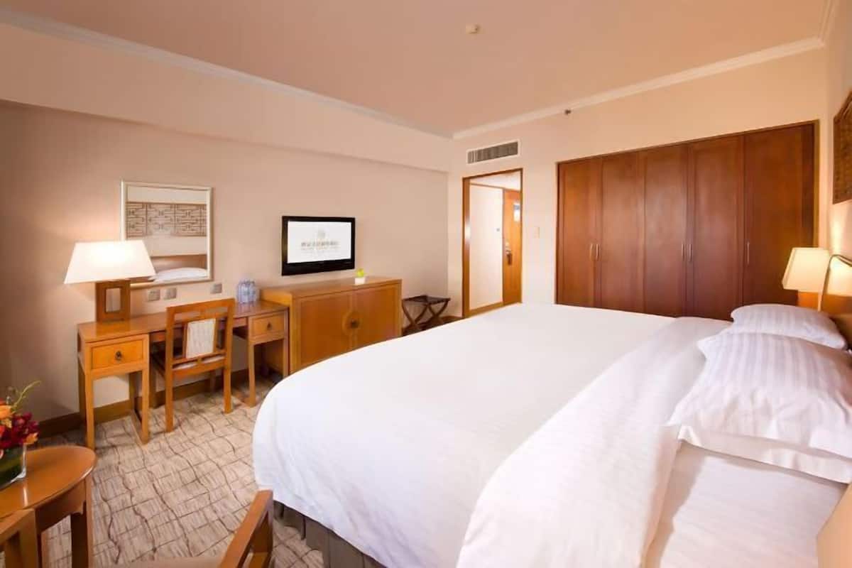 Hochwertige Bettwaren, Minibar, Zimmersafe, Schreibtisch