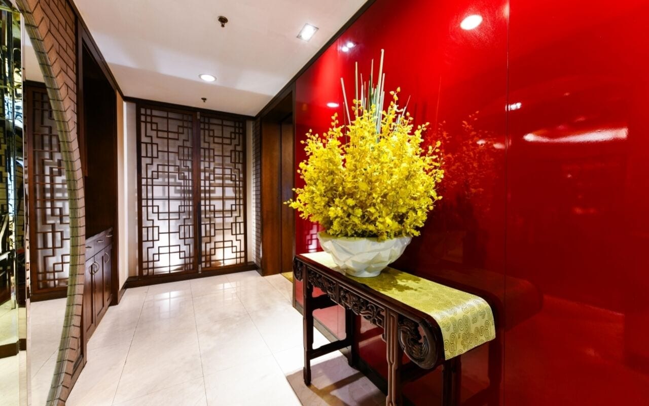 2 restaurants, breakfast served