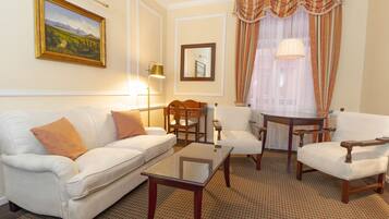 Junior Suite | Premium bedding, down comforters, minibar, in-room safe