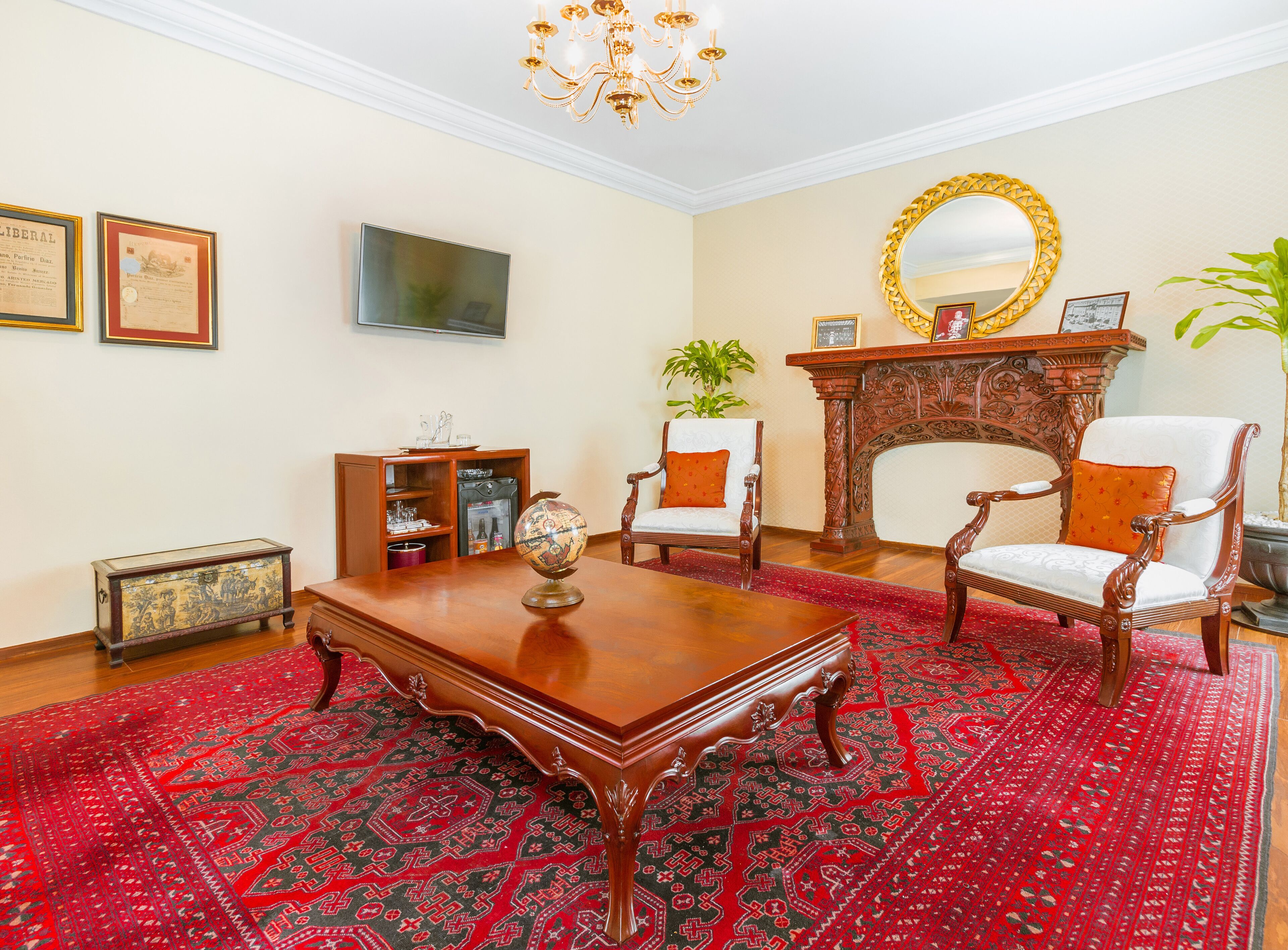 Vintage Suite | Premium bedding, down comforters, minibar, in-room safe