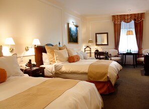 Junior Suite | Premium bedding, down comforters, minibar, in-room safe