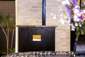 Concierge desk
