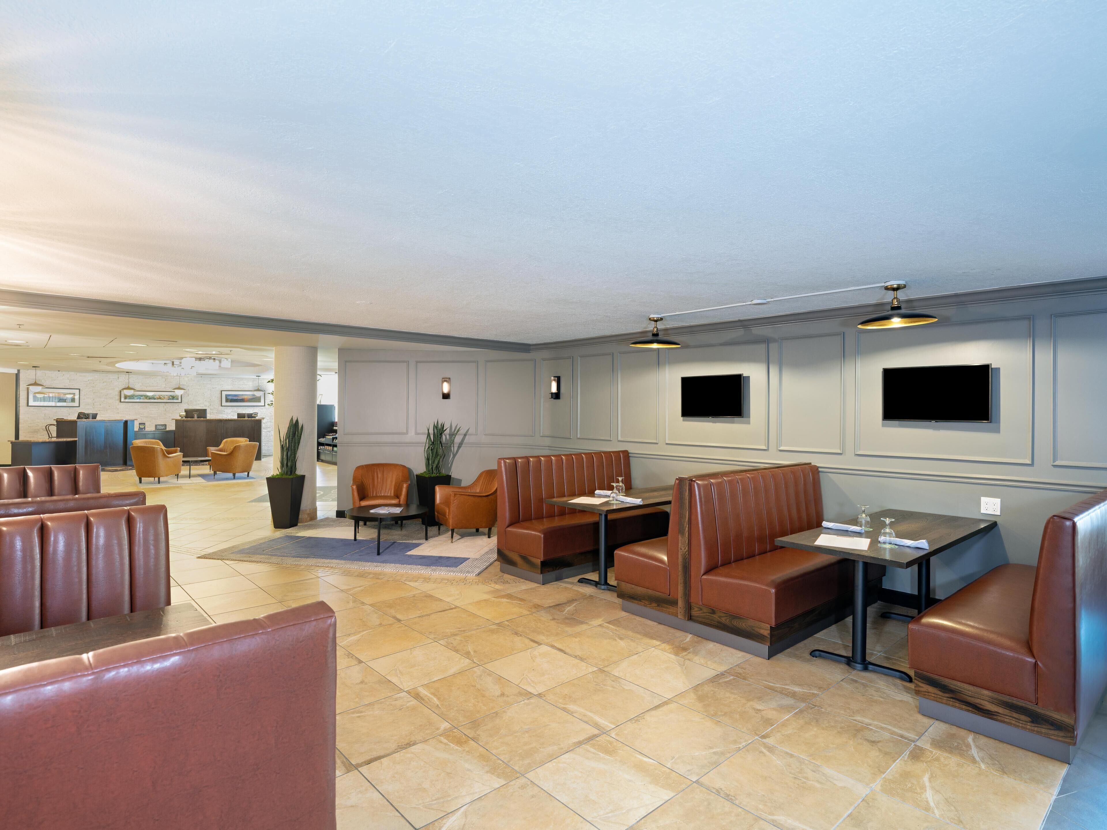 供应早餐、午餐和晚餐