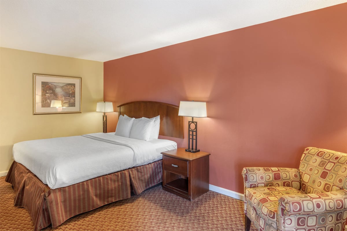 In-room safe, desk, laptop workspace, iron/ironing board
