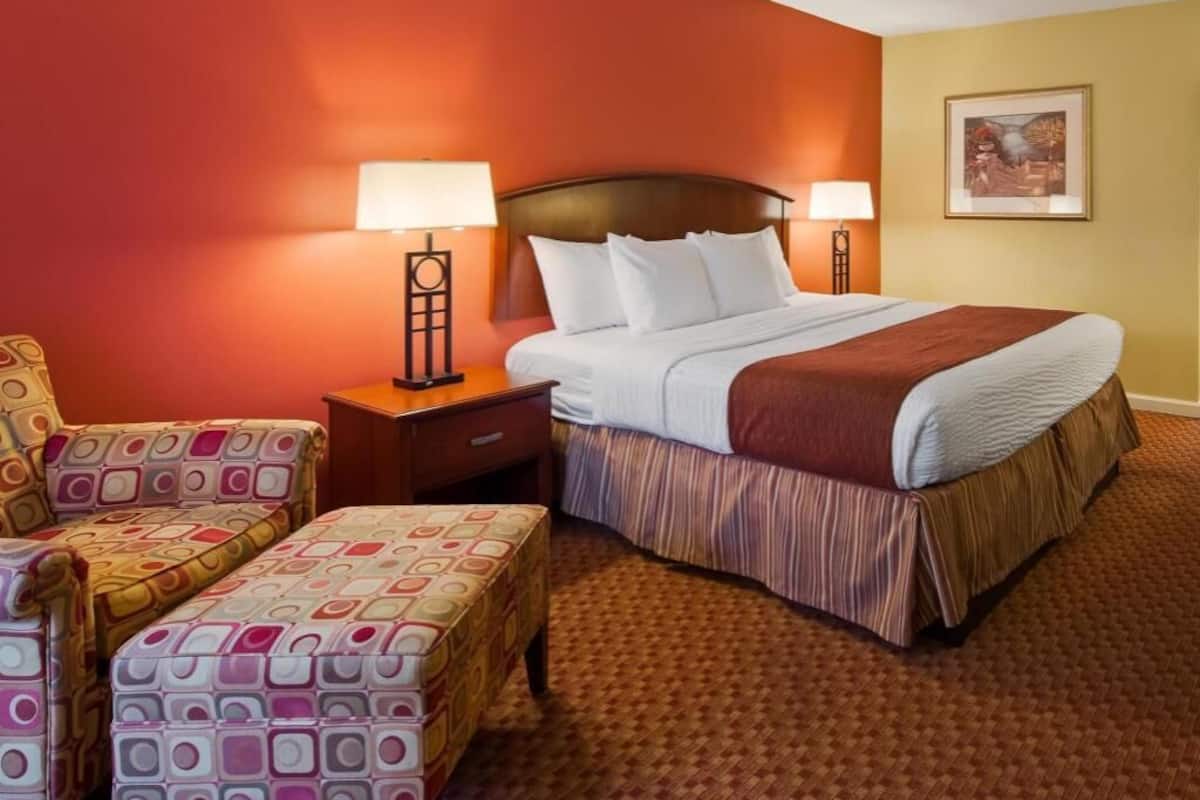 In-room safe, desk, laptop workspace, iron/ironing board