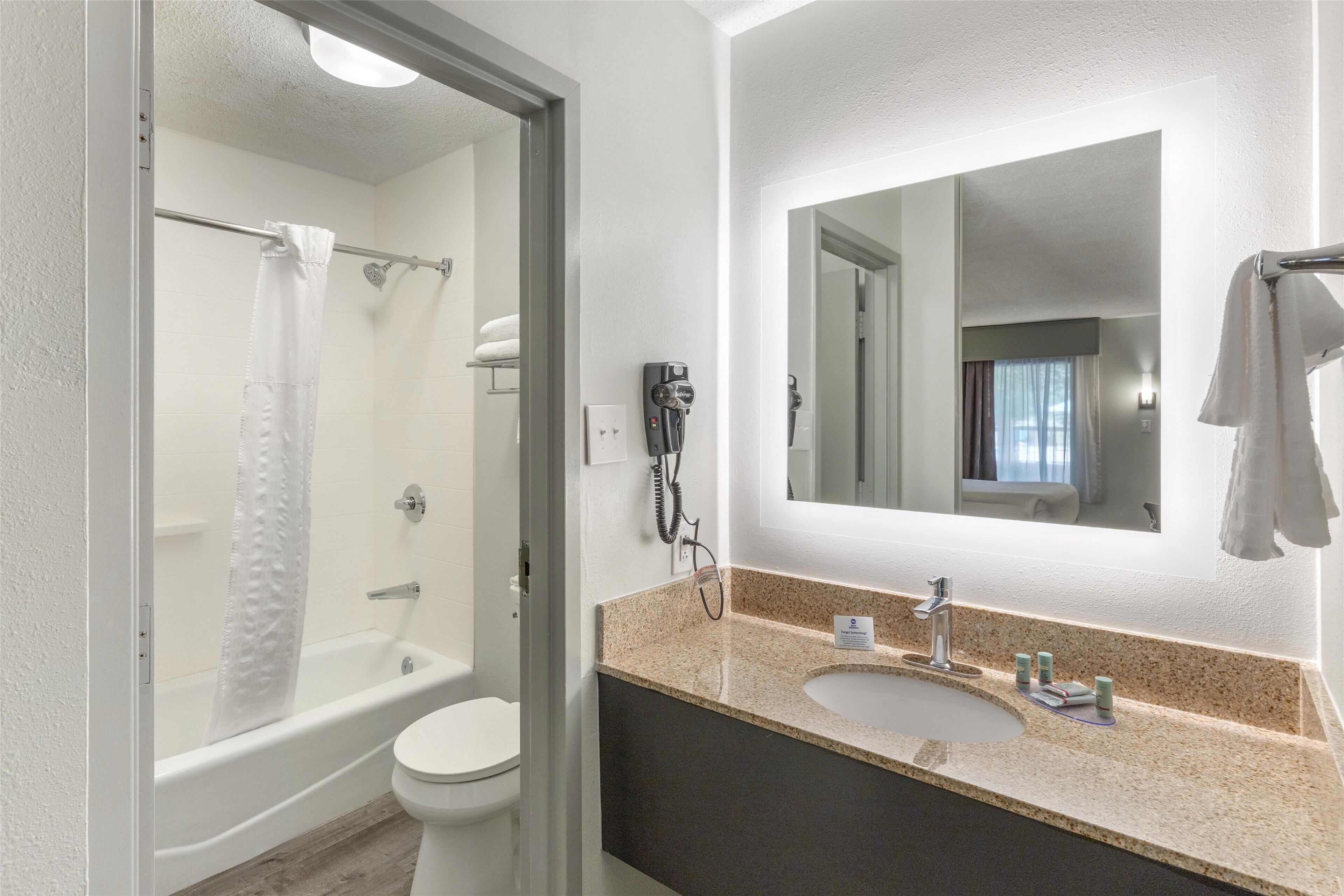 standard room, 2 queen beds, non smoking, refrigerator & microwave | bathroom | combined shower/bathtub, rainfall showerhead, eco-friendly toiletries