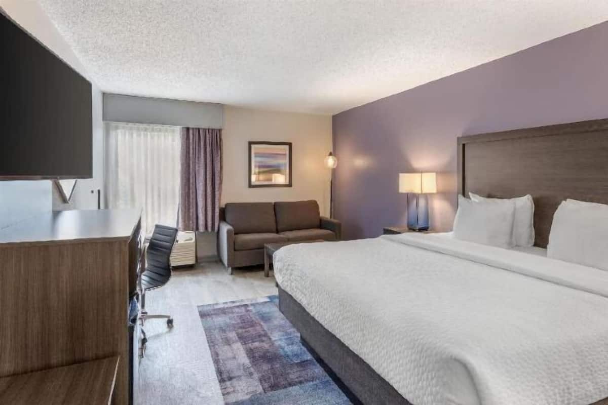 In-room safe, desk, laptop workspace, iron/ironing board