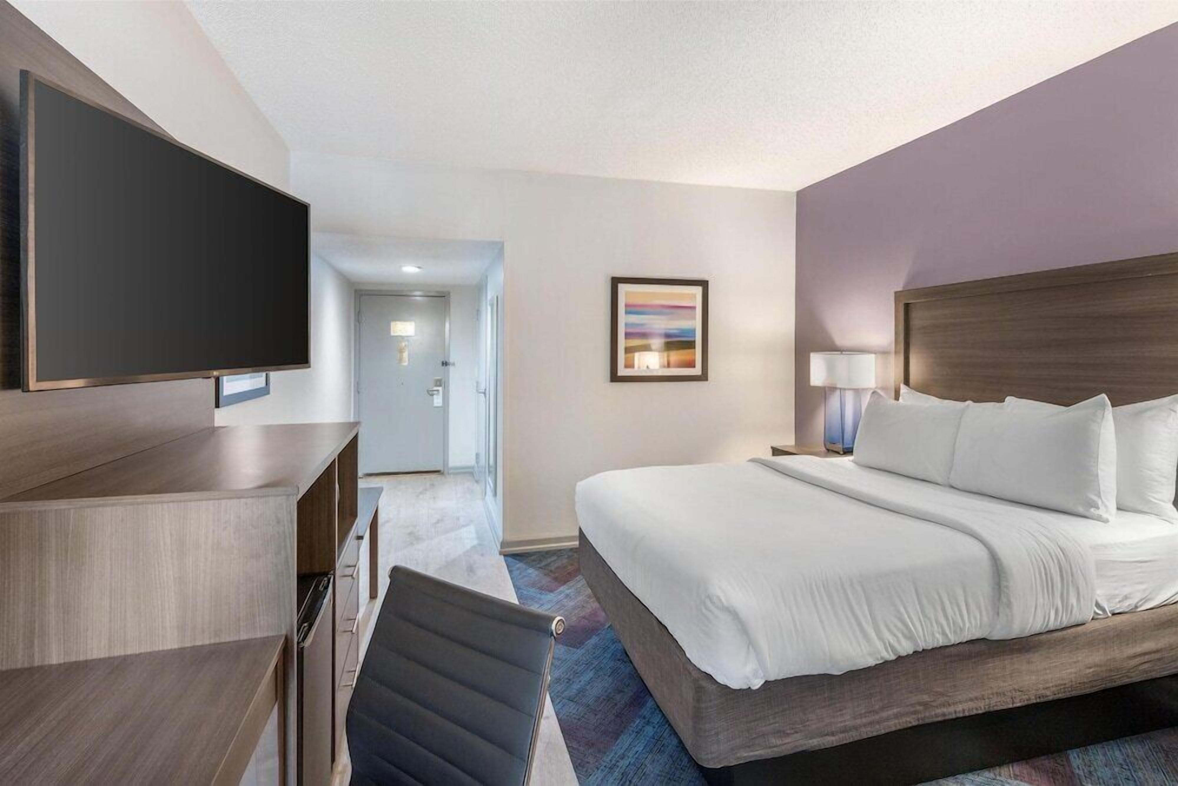 In-room safe, desk, laptop workspace, iron/ironing board
