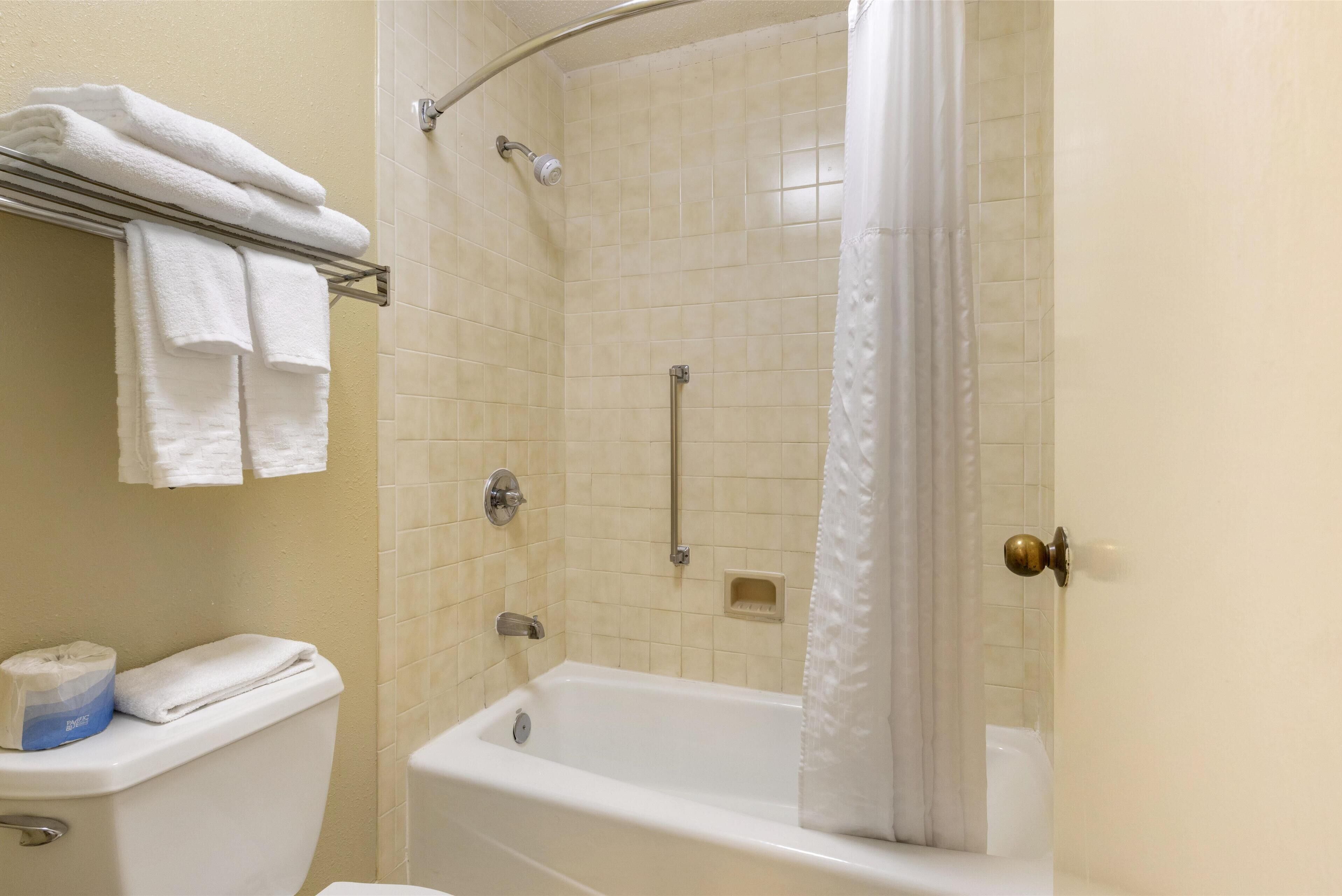 combined shower/bathtub, rainfall showerhead, eco-friendly toiletries