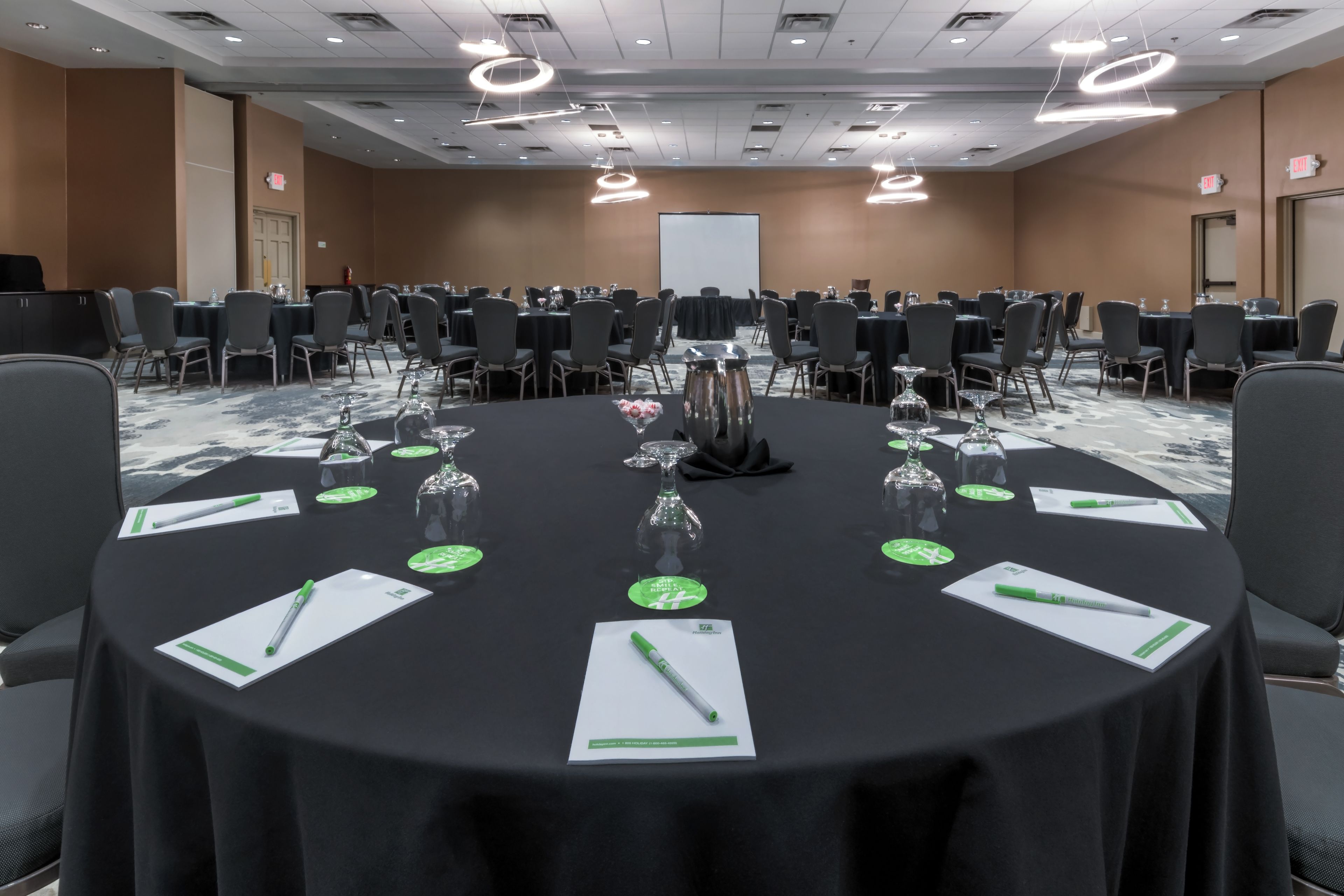 Photo - Holiday Inn & Suites Phoenix Airport North by IHG