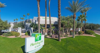Holiday Inn & Suites Phoenix Airport North by IHG
