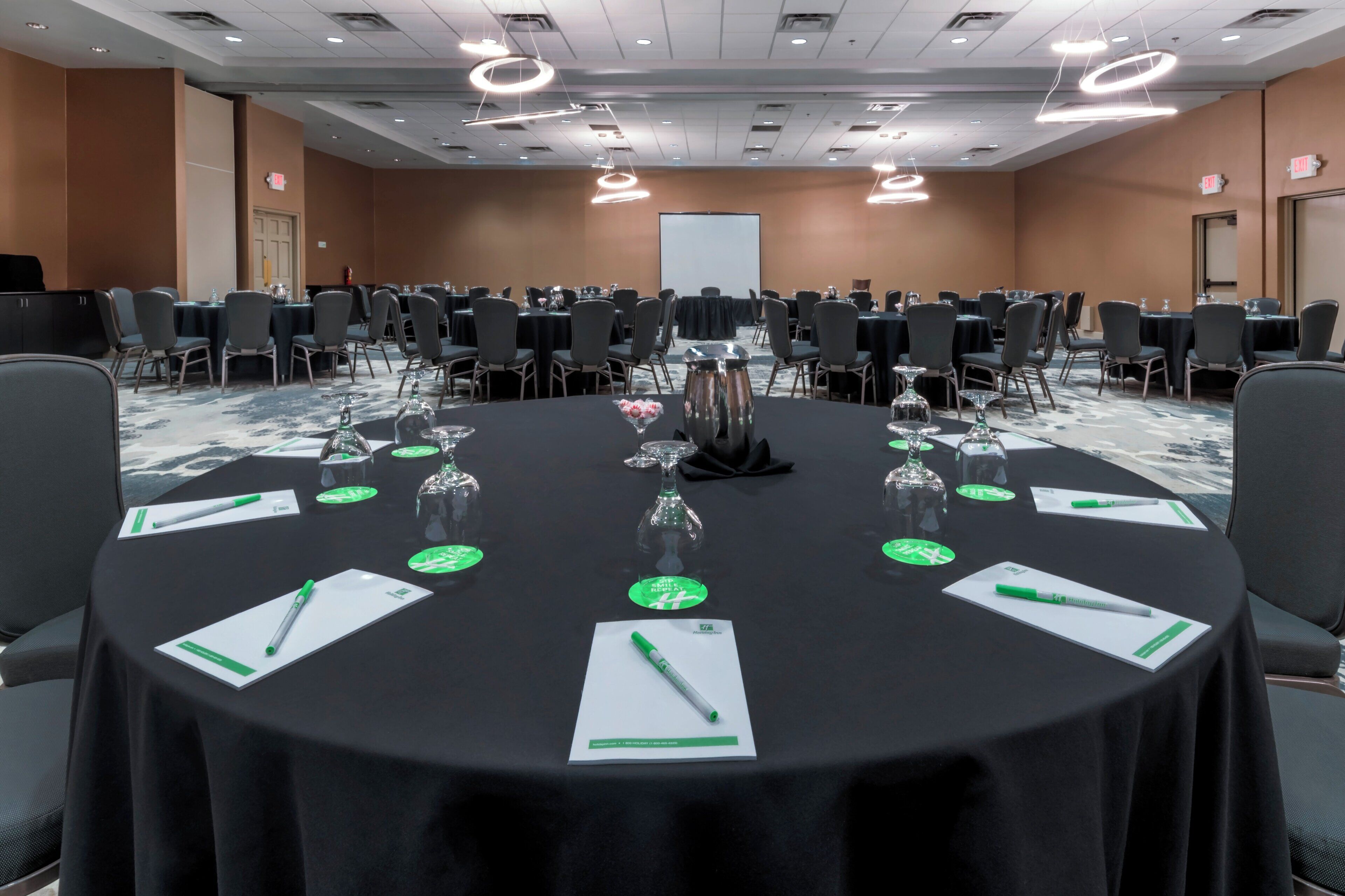 Foto - Holiday Inn and Suites Phoenix Airport North by IHG
