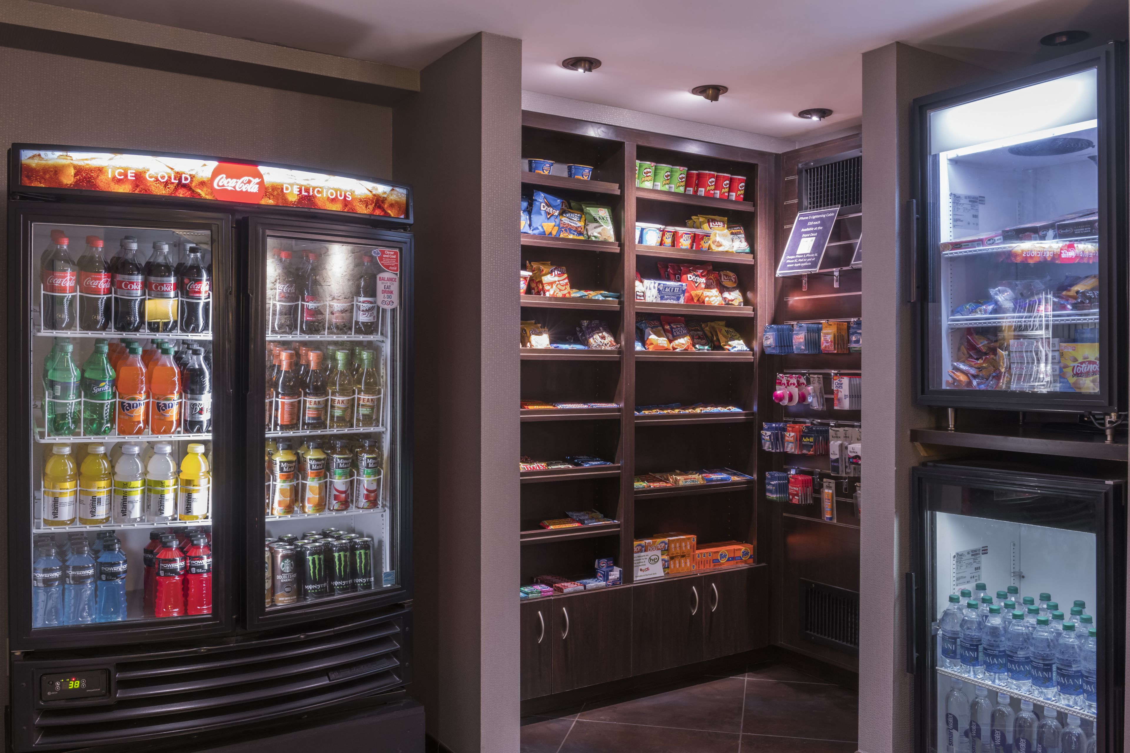 Photo - Holiday Inn and Suites Phoenix Airport North by IHG