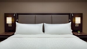 Schreibtisch, Verdunkelungsvorhänge, schallisolierte Zimmer