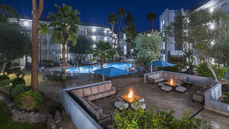 Holiday Inn & Suites Phoenix Airport North by IHG