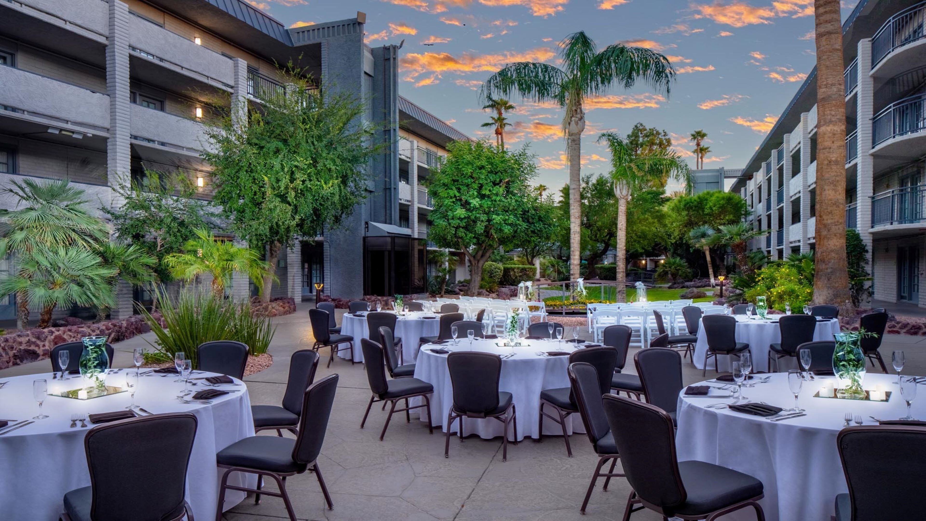 Photo - Holiday Inn and Suites Phoenix Airport North by IHG