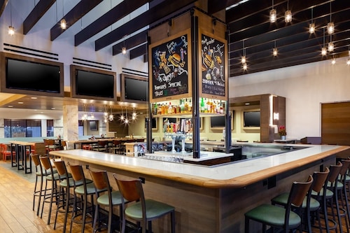 Holiday Inn & Suites Phoenix Airport North by IHG