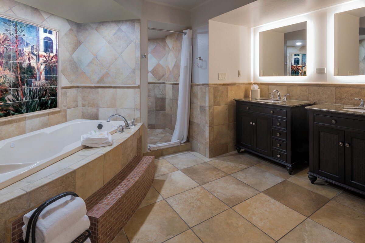 Suite, 1 Bedroom (Boardroom) | Desk, blackout drapes, soundproofing, iron/ironing board