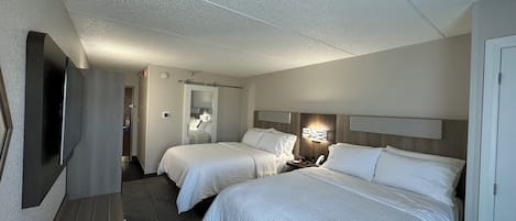 Standard Room, 2 Katil Ratu (Queen) | 1 bilik tidur, peralatan tempat tidur premium, peti besi dalam bilik