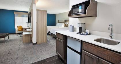 Holiday Inn Express & Suites Eden Prairie – Minneapolis by IHG