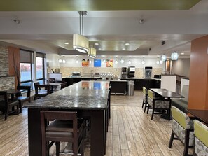 含每日自助早餐