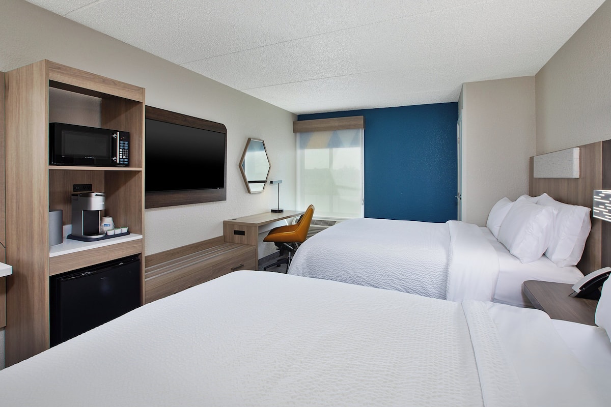 Standard Room, 2 Queen Beds | Premium bedding, in-room safe, desk, laptop workspace