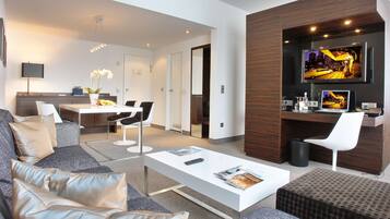 Suite (Aircondition) | 1 habitación, ropa de cama hipoalergénica y minibar