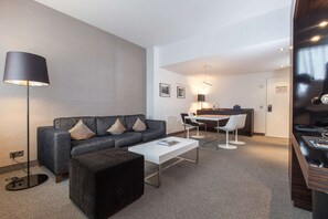 Suite (Aircondition) | 1 bedroom, hypo-allergenic bedding, minibar, in-room safe